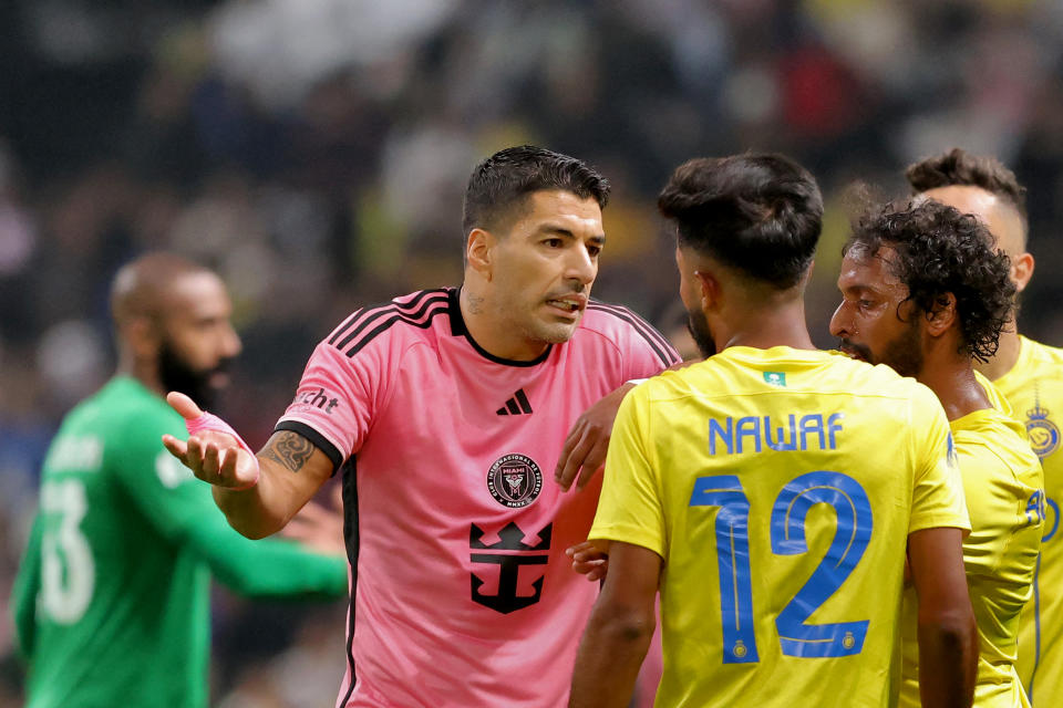 Inter Miami's Luis Suarez argues with Nassr's Nawaf Boushal and Abdulmajeed al-Sulayhem during the friendly football match between al-Nassr FC and Inter Miami CF. (Photo by AFP)