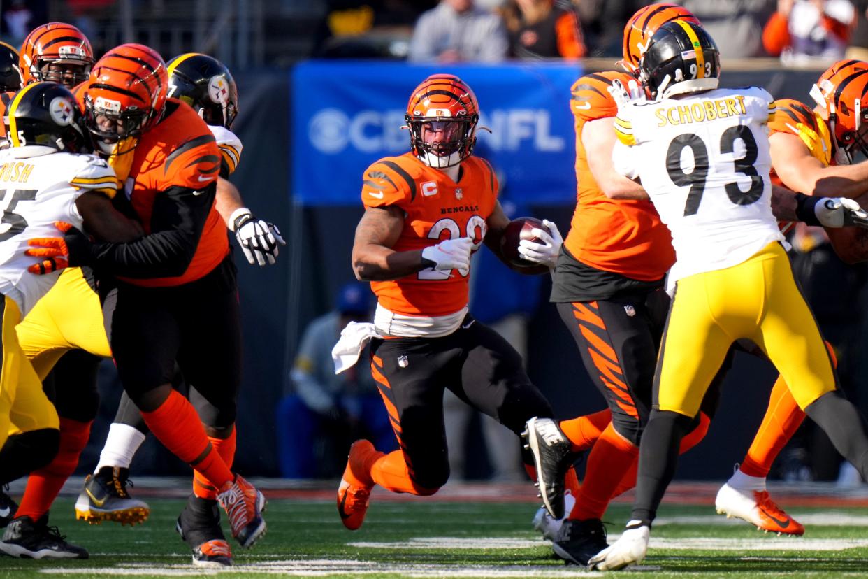 Cincinnati Bengals running back Joe Mixon (28) carries the ball in the second quarter during a Week 12 NFL football game against the Pittsburgh Steelers, Sunday, Nov. 28, 2021, at Paul Brown Stadium in Cincinnati. 