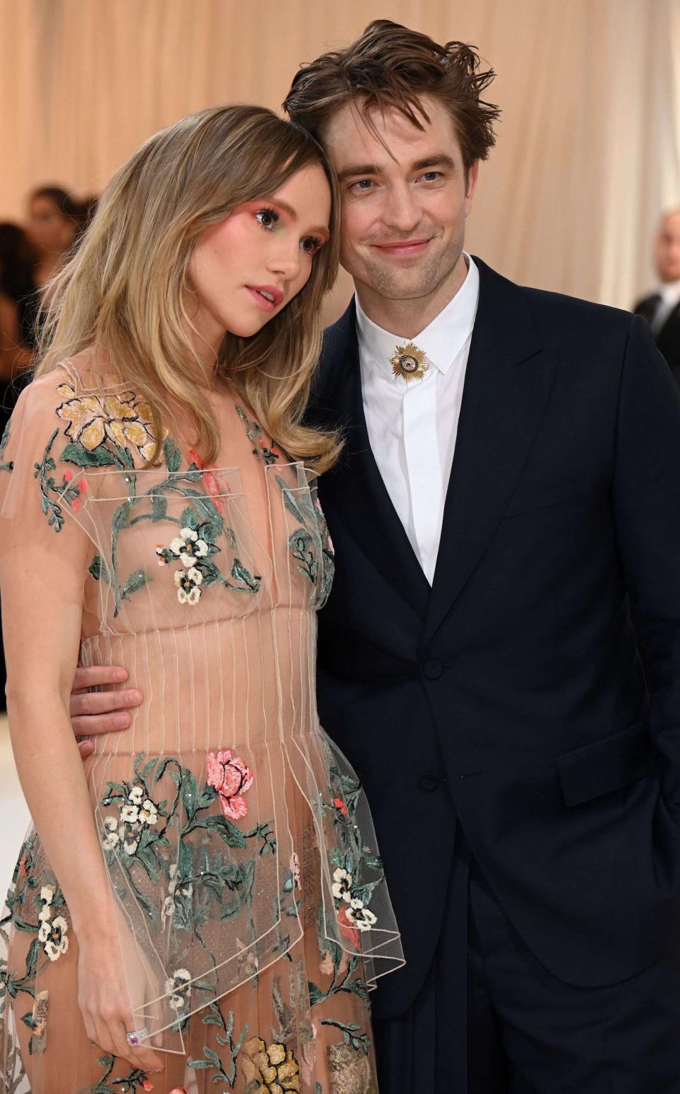 Robert Pattinson et Suki Waterhouse, au Met Gala 2023.