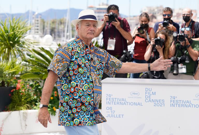 Bill Murray haciendo de las suyas en el último festival de Cannes, donde acompañó el estreno de La crónica francesa, de Wes Anderson