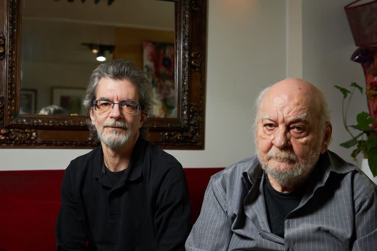 Los autores teatrales Mariano Cossa y su padre, el gran Roberto Cossa escribieron juntos Solo queda rezar