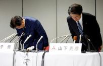 Mitsubishi Motors Corp's Chairman and Chief Executive Officer Osamu Masuko (L) and Head of Research and Development Mitsuhiko Yamashita bow their heads to apologize over the company's mileage scandal at a news conference in Tokyo, Japan August 30, 2016. REUTERS/Kim Kyung-Hoon