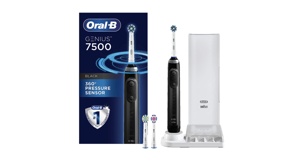 Cepillo de dientes eléctrico Oral-B 7500 con cabezales de recambio. Foto: amazon.com