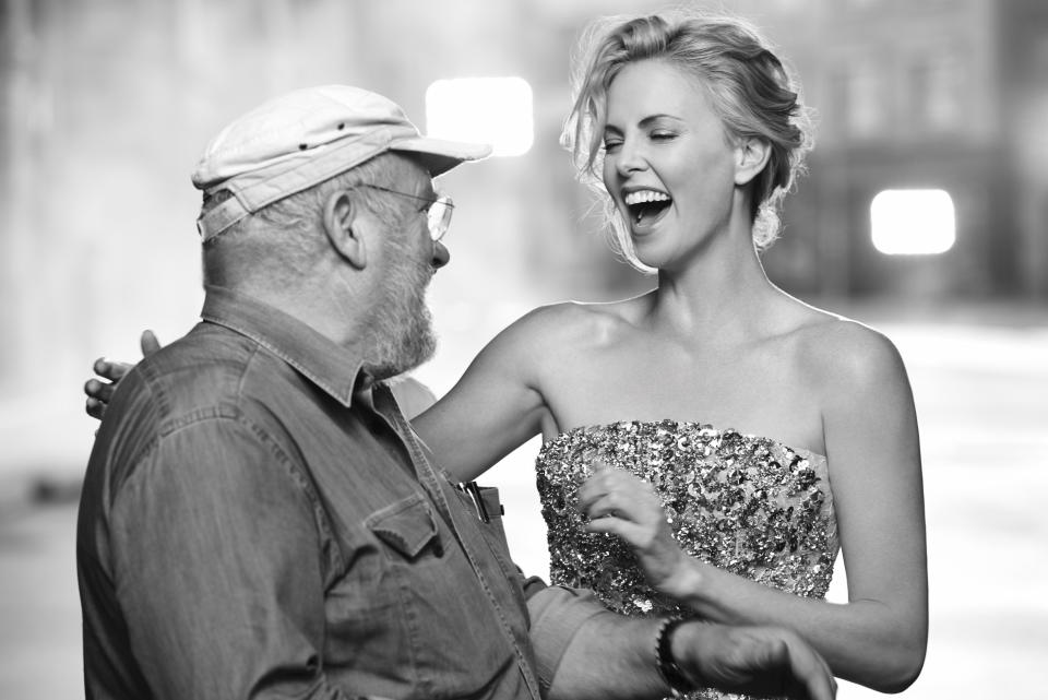 Peter Lindbergh und Charlize Theron im Jahr 2016. (Bild: Eric Guillemain für Christian Dior Parfums)