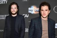 Harington pasó ocho años luciendo barba y pelo largo para encarnar a Jon Snow en 'Juego de tronos' (2011-2019). Así que cuando terminó el rodaje de la última temporada de la serie, decidió estrenar look. Sin embargo, no le convenció el resultado. "Cuando me afeito parezco un niño cansado", aseguró a Entertainment Weekly. (Foto: Emma McIntyre / Jeff Kravitz / Getty Images)