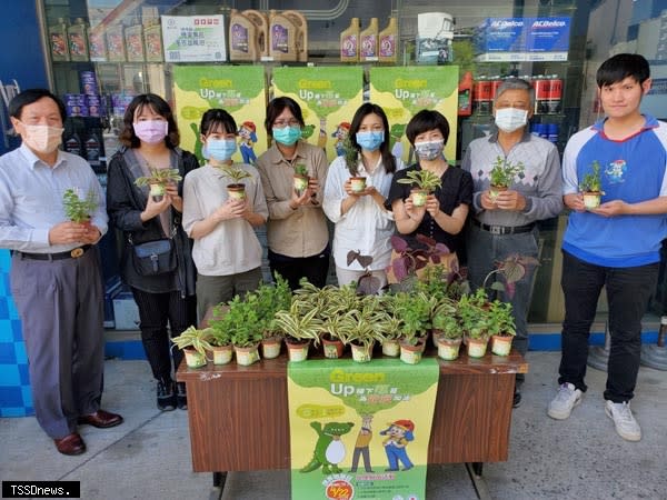 台灣中油明（22）日將在全台100處直營加油站舉辦贈樹苗活動。