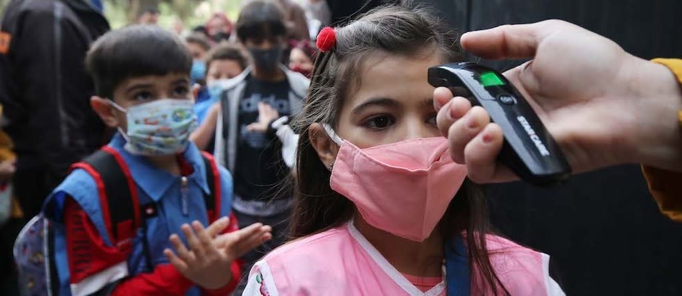 Après plusieurs semaines de lente décrue, l'Algérie – dont les frontières restent fermées – connaît une poussée des contaminations depuis une dizaine de jours.
