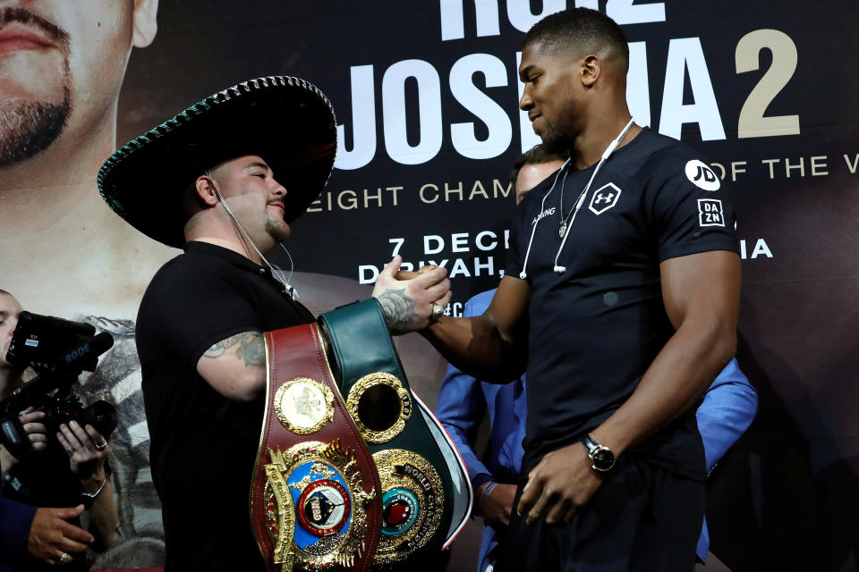 Andy Ruiz Jr. (l.) wird seine Titel gegen Anthony Joshua (r.) verteidigen. (Bild: Reuters)