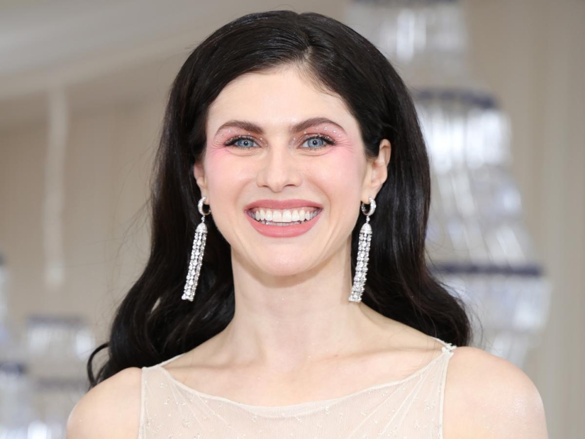 Fans praise Alexandra Daddario as she shares nude photo from