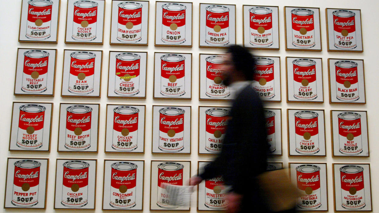 Andy Warhol's ‘Campbell's Soup Cans’ was temporarily displayed at the Tate Modern Gallery in London in 2002.