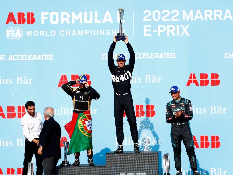 Edoardo Mortara, Antonio Félix Da Costa y Mitch Evans en el podio del Marrakech E-Prix. 