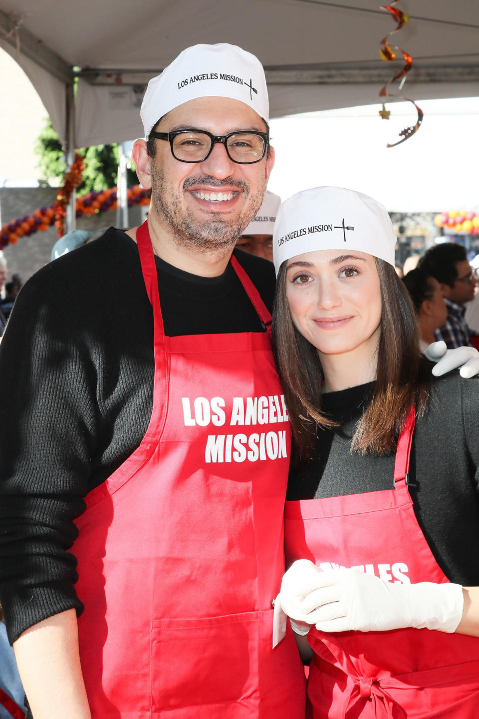 Many celebrities volunteered on Thanksgiving Eve.