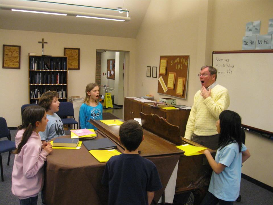 St. Paul’s choirmaster Steve Lange leads rehearsal with members of the Boys and Grace choir before his retirement in 2015.