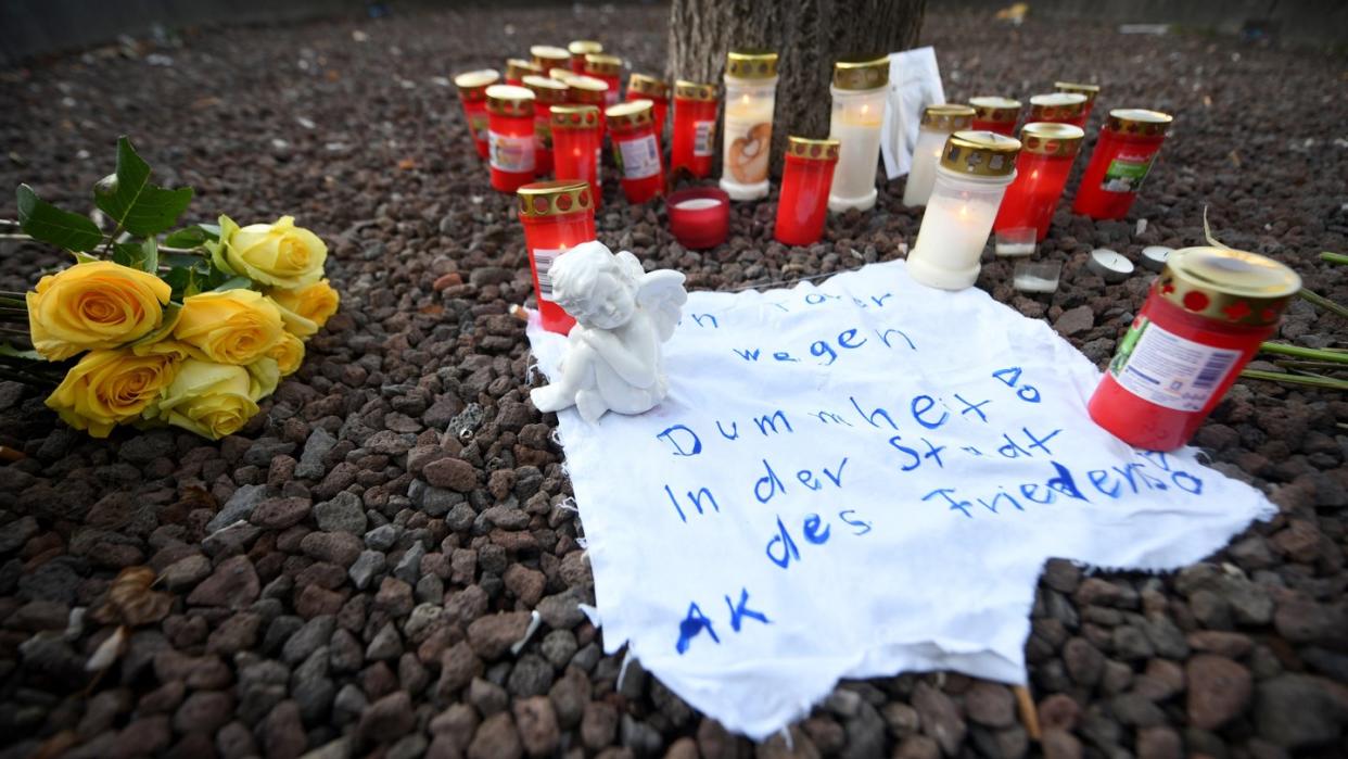 Nach der tödlichen Attacke herrschen in Augsburg Trauer und Entsetzen.