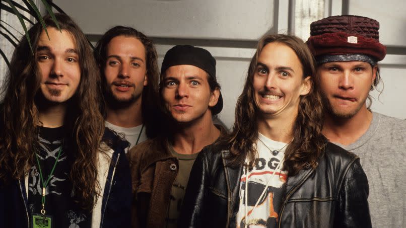 Pearl Jam Vs. Lineup