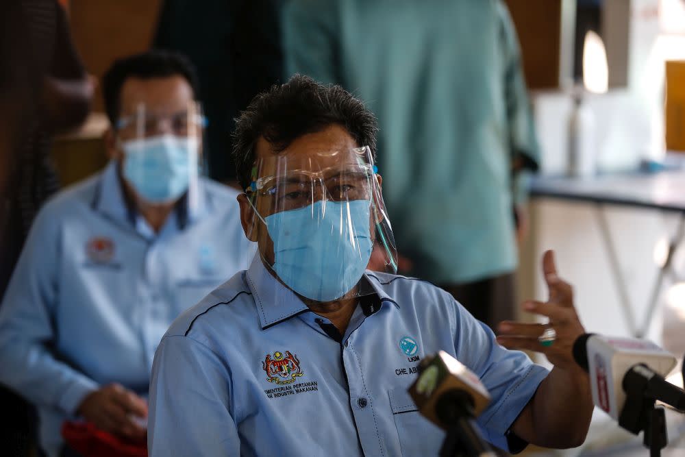 Agriculture and Food Industry Deputy Minister II Datuk Che Abdullah Mat Nawi speaks during a press conference at Bayan Lepas June 16, 2021. — Picture by Sayuti Zainudin