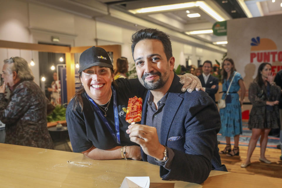 Lin-Manuel Miranda with business owner Shira Ladelsky, owner of Pop Pops Paleta in San Diego, Calif. (Photo: Sandy Huffaker/AP Images for American Express)