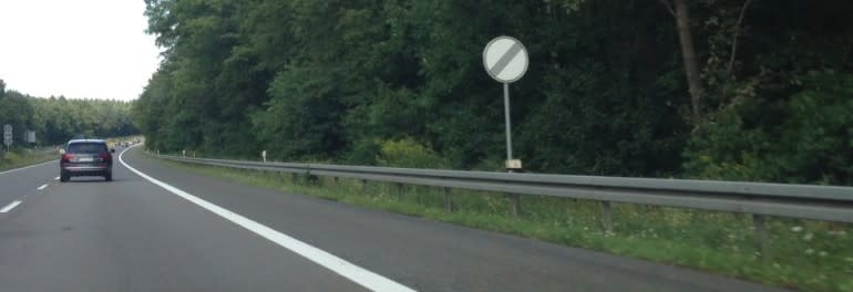 autobahn unlimited speed sign