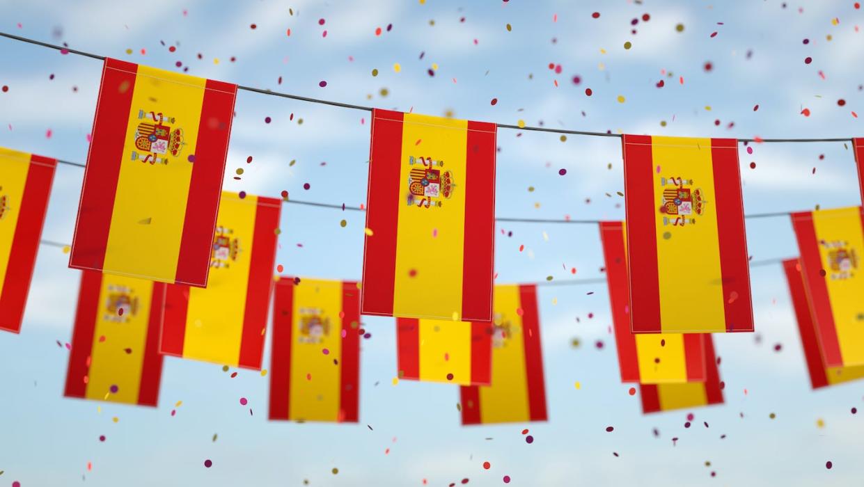 <a href="https://www.shutterstock.com/es/image-photo/spanish-flags-sky-confetti-1496384390" rel="nofollow noopener" target="_blank" data-ylk="slk:Shutterstock;elm:context_link;itc:0;sec:content-canvas" class="link ">Shutterstock</a>