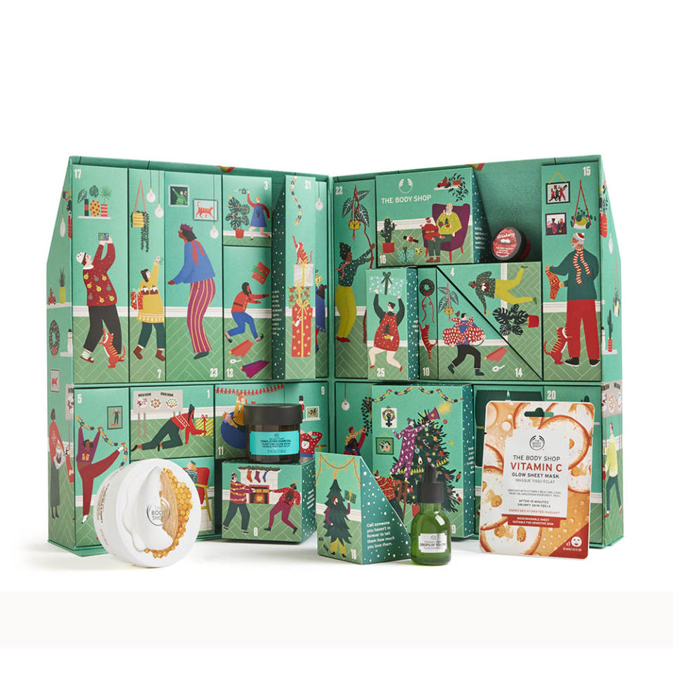 <p><strong>Que contient le Calendrier de l'Avent Ultime The Body Shop ? </strong></p> <p>Dans ce coffret décoré de scènes de vie se déroulant à Brighton, ville où The Body Shop a été fondée, se cachent 25 soins pour le visage et le corps, dont les fameux Masque Expert au Charbon et le Concentré Jeunesse Drops of Youth. 30 000€ seront reversés à la Fondation des Femmes via les ventes de ce calendrier.</p> <p>En vente chez The Body Shop et sur <a href="https://www.thebodyshop.com/fr-fr/" rel="nofollow noopener" target="_blank" data-ylk="slk:thebodyshop.com;elm:context_link;itc:0;sec:content-canvas" class="link ">thebodyshop.com</a></p>