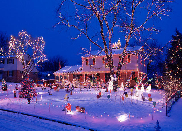 The 15 Best Outdoor Christmas Lights for Your Most Festive