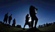<p>Fans kommen zu einer Trainingsrunde beim US-Masters-Golfturnier in Augusta im Bundesstaat Georgia. (Bild: AP Photo/Matt Slocum) </p>
