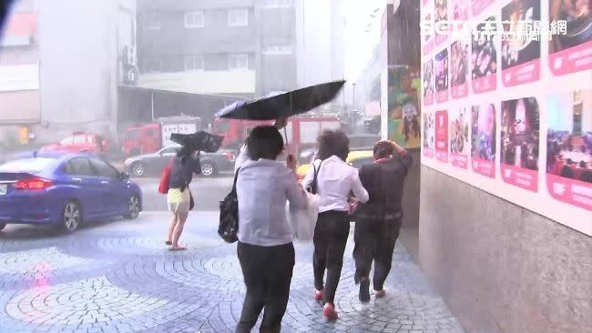 西北雨來的又急又快。（示意圖／三立新聞網）