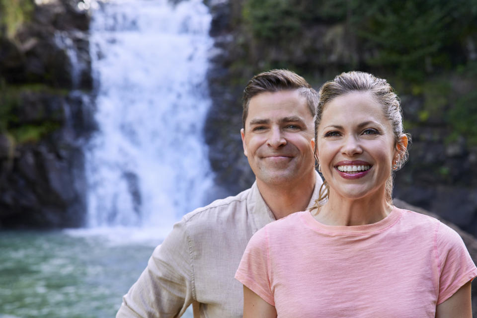 Kavan Smith, Pascale Hutton, 'You Had Me at Aloha', 2021