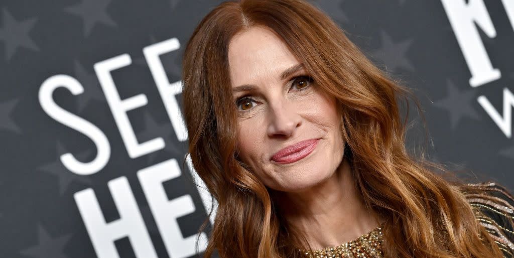 julia roberts debuts new fringe haircut