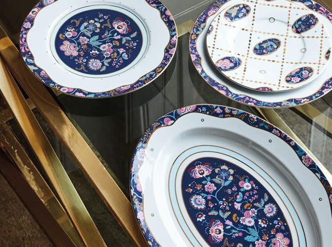 <p>Porcelain Dinnerware in Mabelle</p>