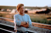 Noch ein Klassiker, in dem Robert Redford sowohl vor als auch hinter der Kamera stand: "Aus der Mitte entspringt ein Fluss" (1992). Für diesen Film engagierte er unter anderem den damaligen Newcomer Brad Pitt und brachte damit maßgeblich dessen Karriere auf den Weg. (Bild-Copyright: ddp Images)