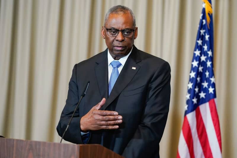 US Secretary of Defense Lloyd Austin speaks at the final press conference.  Austin assured his counterpart Yoav Gallant of "unwavering US support" in a call due to "acute regional threats," according to US Defense Department spokesman Pat Ryder. Uwe Anspach/dpa