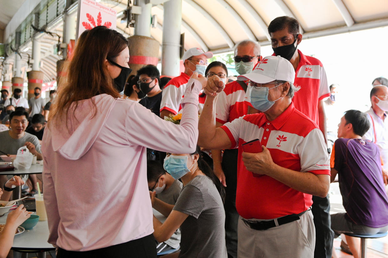 PSP chief Tan Cheng Bock seen during a party walkabout at Ayer Rajah Market on Saturday (4 July). (PHOTO: Joseph Nair for Yahoo News Singapore) 