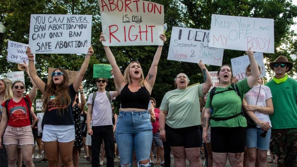 La decisión de la Corte generó protestas en contra del fallo que permite que los estados limiten el derecho al aborto.