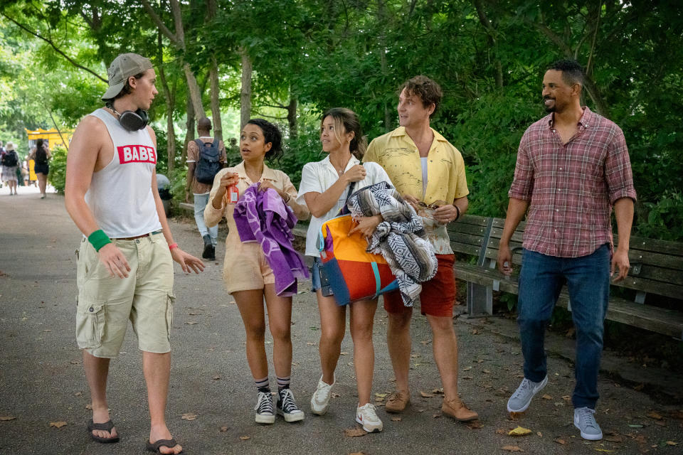 (L-R) Joel Courtney as Little, Liza Koshy as Ashley, Gina Rodriguez as Mack, Augustus Prew as Brannagan and Damon Wayans Jr. as Adam in Players. (K.C. Bailey/Netflix)