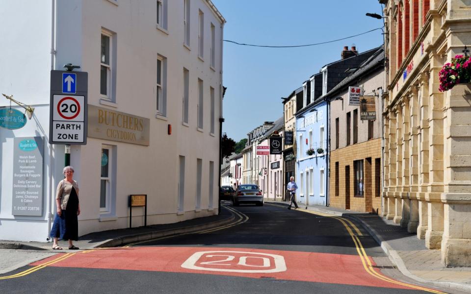 20mph driving speed zone in Carmarthen, Wales