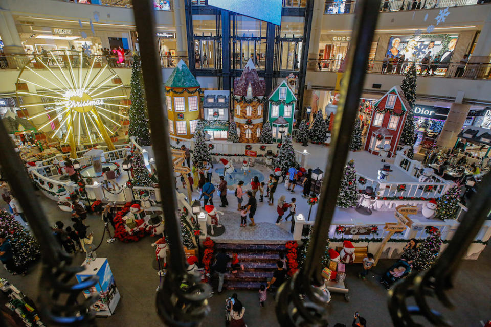 The concourse area of Suria KLCC all decorated for Christmas. — Picture by Hari Anggara