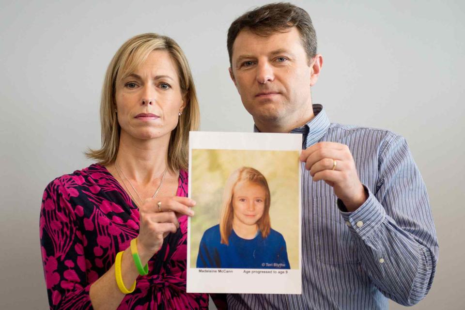 <p>LEON NEAL/AFP/Getty</p> Kate and Gerry McCann pose with an artist