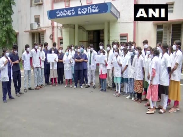 Doctors protesting at Erragada Hospital against the assault on their colleague by Covid Patient's kin.