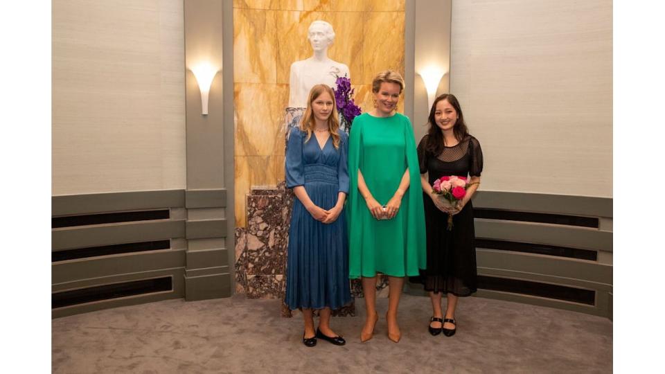 Princess Eleonore in a blue dress with Queen Mathilde of Belgium 