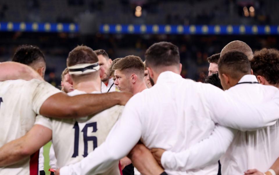 Owen Farrell speaks to the England huddle after defeat to Australia - GETTY IMAGES