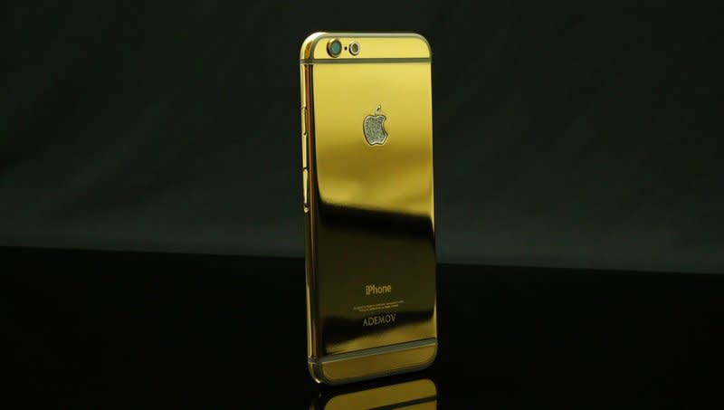 Ademov gold-plated iPhone 6
