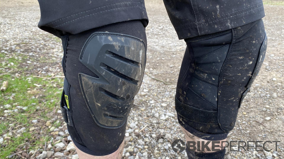 IXS Carve Race knee pads