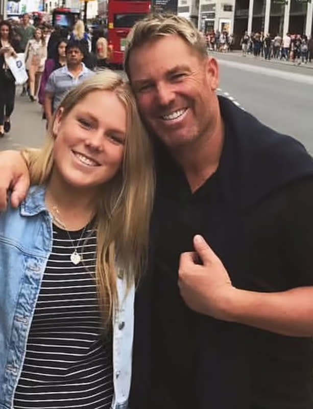 Shane junto a su hija mayor, Brooke