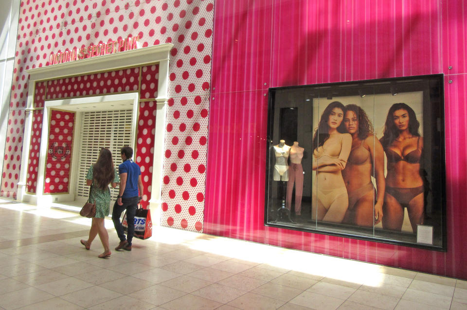 MILTON KEYNES, UNITED KINGDOM - 2020/06/15: A couple walk past the Victoria's Secret store.
Non essential shops were reopened today in both the 'Intu Shopping Centre' and the 'centre:mk' in Milton Keynes, for the first time since the coronavirus (Covid-19) pandemic lockdown. Social distancing measures were in place for all stores, including a one way system for shoppers and plenty of queuing around both shopping centres. (Photo by Keith Mayhew/SOPA Images/LightRocket via Getty Images)