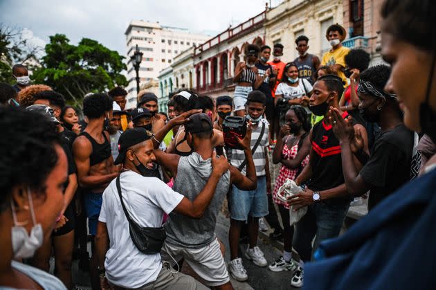 Youngsters dance in a park of Havana, on October 31, 2021. - Havana residents are once again filling the streets in anticipation of the decline of covid-19, after the nightmare of July and August when peak cases were recorded on the island, which is expected to open its borders on 15 November. (Photo by YAMIL LAGE / AFP) (Photo by YAMIL LAGE/AFP via Getty Images) (Photo: YAMIL LAGE via Getty Images)