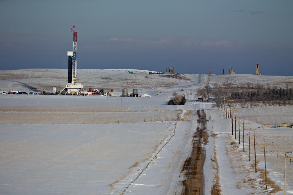 An American flag flies on top of a Unit Drilling Co. rig in the Bakken Formation outside Watford City, North Dakota.&nbsp; (Photo: Bloomberg via Getty Images)