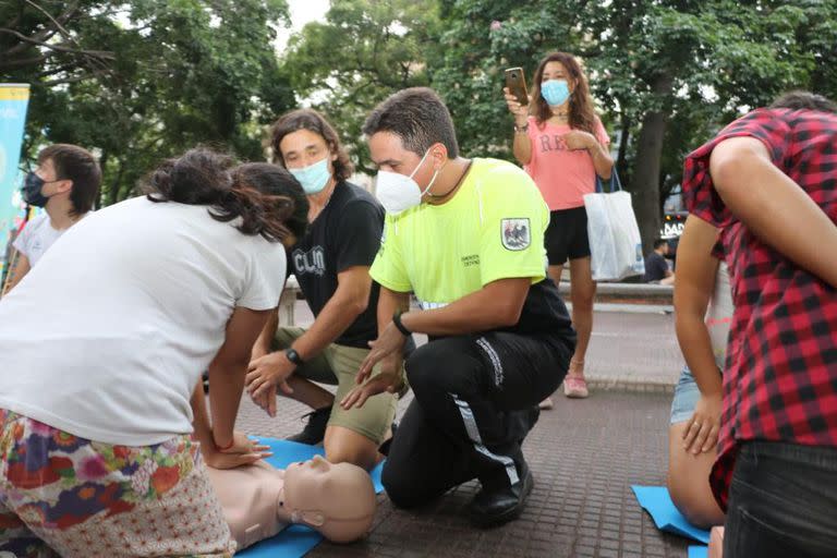 Las maniobras de RCP ayudan a ganar tiempo hasta disponer de un desfibrilador o la llegada de auxilio médico