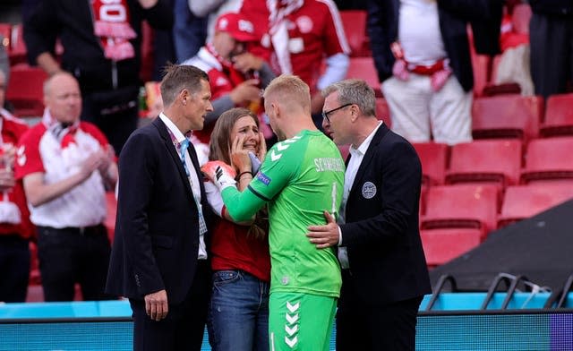 Kasper Schmeichel speaks to Christian Eriksen&#39;s wife Sabrina Kvist by the side of the pitch