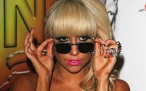 2009 hatte Lady Gaga tatsächlich noch etwas sehr Teeniehaftes an sich. Könnte am pinkfarbenen Kleid gelegen haben, das sie damals trug. Oder am Seitenzopf. Oder an ihrem Alter. Damals war sie gerade mal 23 Jahre jung. (Bild: Tim Whitby/Getty Images)